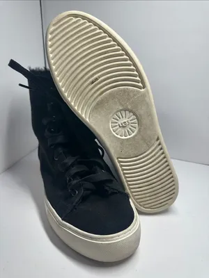 UGG Women's Beven Boot Sneaker
Size 8.5 thumbnail 3