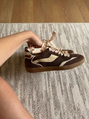 DV by Dolce Vita Sneakers thumbnail 2