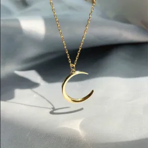 Boutique NWT Crescent Moon Necklace | Yellow‎ Gold Filled thumbnail 2