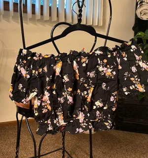 American Eagle Off The Shoulder Crop Top thumbnail 5