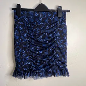 Free People‎ Black and Blue Leaf Print Mini Skirt thumbnail 2