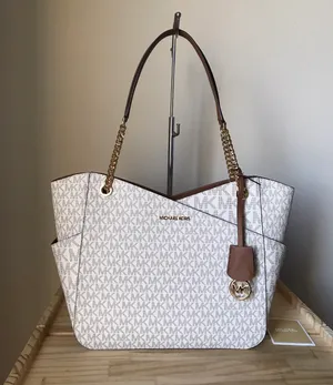 Michael Kors Purse thumbnail 1