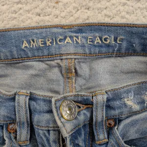 American Eagle Baggy Jean High Rise Distressed Light Wash Blue Denim Size 00 thumbnail 3