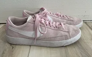 Women's Pink Suede Low-Top Nike Sneakers thumbnail 1