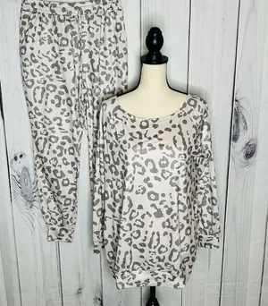 NWT Leo Rosi Womens Animal Print Pajama Sleepwear Set Sz S Gray Long Sleeve thumbnail 1