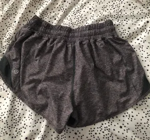 Lululemon Hotty Hot Short 2.5’’ thumbnail 2