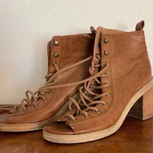 Lace Up Chunky Heels‎ Brown Size 6 thumbnail 3