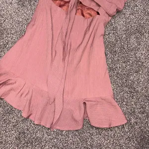 White Fox Boutique pink mini dress with ruffled hem and tie front detail, size S thumbnail 7