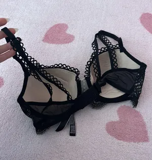 NWOT Victoria’s secret black and nude lace dream angels lined demi bra 32D thumbnail 4