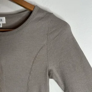 BKE Buckle Women’s Henley Tan Long Sleeve Ribbed Waffle Knit Shirt size XS thumbnail 4