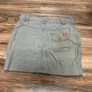 The North Face size‎ 8 skirt thumbnail 3