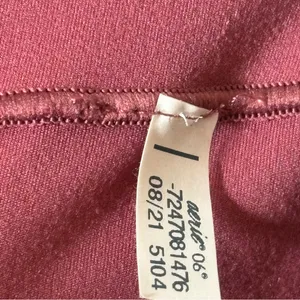Offline by Aerie. 7/8 high rise Real Me Sz Medium. thumbnail 10