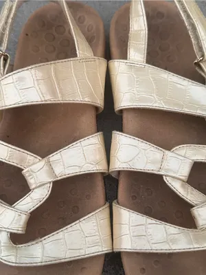 Vionic Paros Metallic Cream Strappy Orthotic Sandals Cream Patent Leather 7M thumbnail 3