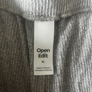 Women's‎ Open Edit Gray Ribbed Lounge Shorts XL thumbnail 2