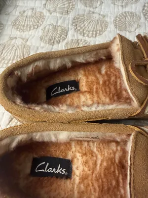 Clarks Tan Suede Moccasin Slippers with Faux Fur Lining sz 8 thumbnail 7