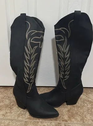 Black cowgirl boots Size 5.5 thumbnail 1