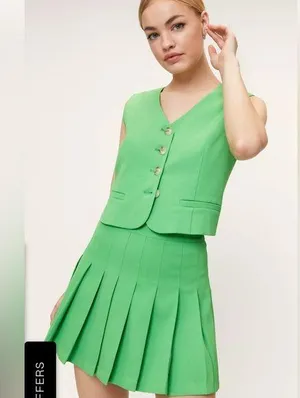 Nasty gal fitted Vibrant Green Pleated tennis skirt size 10 thumbnail 1