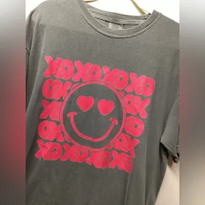 Comfort Colors Emoji Love inspired Gray graphic crewneck tee shirt. Size XL thumbnail 5
