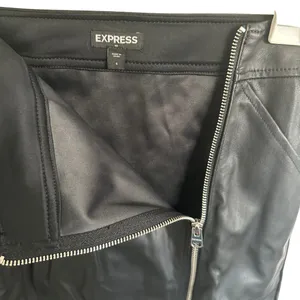 Express Faux Leather Off Center Zip Black Mini Skirt (Size 4) thumbnail 7