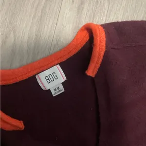 BDG V-Neck Sweater in Deep Burgundy and Bright Orange thumbnail 2