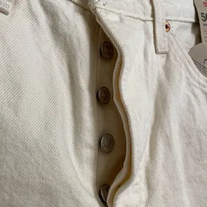 Levi’s Women's 501 Ivory Give Me Butterflies‎ Hi-Rise Denim Shorts, 30 NWT thumbnail 5