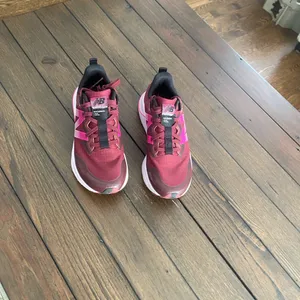 New Balance NTR Women Trail Running Shoe size-8.5 thumbnail 2