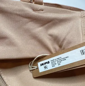NWT Skims Ultimate Push-Up Strapless Bra thumbnail 4