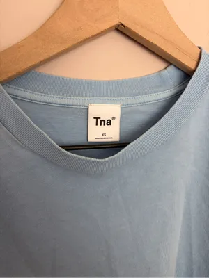Aritzia TNA Laid Back Boxy Cropped T-shirt Light Blue XS thumbnail 4