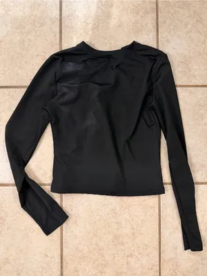 Amazon Black Long Sleeve V-Neck Activewear Top thumbnail 3
