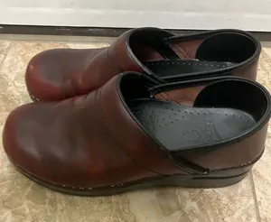 Dansko Professional Burgandy Clog 38 US 7.5 thumbnail 1