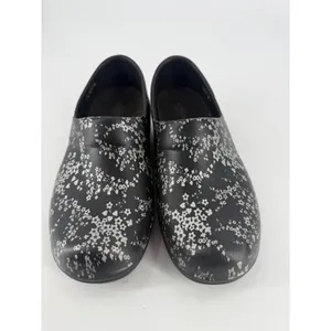 Crocs Neria Clogs Womens Size 7 Black Floral Slip Resistant Work Shoes‎ Comfort thumbnail 3