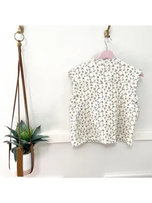 NWT AnnieWear Ditsy Print Denim Crop Vest Size S White Floral Scalloped thumbnail 8