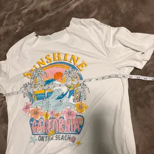 SUNSHINE CALIFORNIA Off Shoulder Oversized Colorful Beach Tee Women’s Sz M EUC thumbnail 4