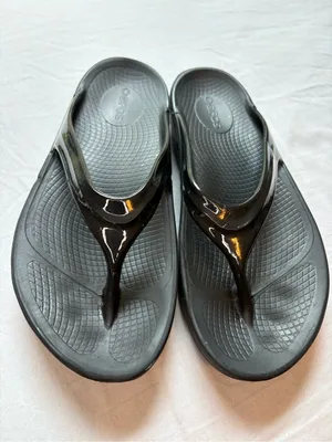 OOFOS OOlala Black Thong Recovery Sandals Flip Flops Women’s 9 thumbnail 5
