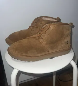 UGG Neumel Chestnut Tan Suede Lace Up Chukka Boots Men’s 6 or Women’s 8 thumbnail 2