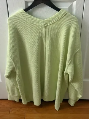 Aerie Wonder Textured V-Neck in Green Glow thumbnail 3