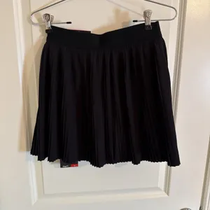 GapFit Women's Pleated Skort Size XS Black thumbnail 2