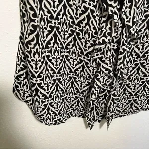 Loft Women's Sz Small Sleeveless Button Down Ruffle Blouse Black White Geometric thumbnail 5