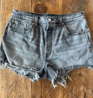 Levis 501 Gray Cutoff Jean Shorts Size 33 thumbnail 1