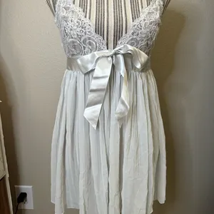 Victoria's Secret White Lace Chemise medium babydoll thumbnail 2