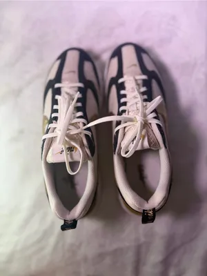Nike Women's White Black Sneakers with Metallic Gold Swoosh thumbnail 11