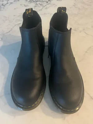 Dr. Martens 2976 Y Chelsea Boots Black Leather Side Zip Women’s US 7 EU 38 thumbnail 3