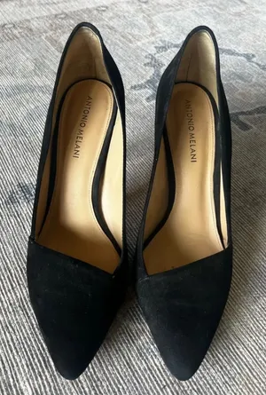 Women’s black Antonio Melani suede pumps thumbnail 1