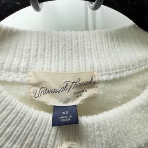 Universal Thread Women's Alpline Hotel Knit Boucie Crewneck Pullover Sweater‎ thumbnail 7