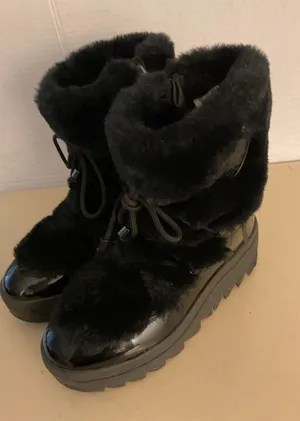 Pajar women leather Faux Fur platform boots. 6 thumbnail 1