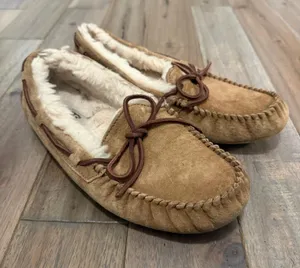 UGG Slippers  thumbnail 1