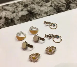 Lot Of 4 Small Vintage - Modern Clip-on Clip On Screw On Costume Earrings Mix thumbnail 1