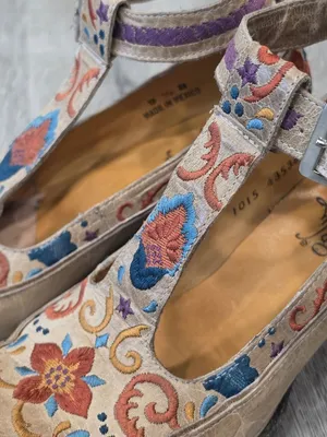 Old Gringo Deborah Rico Bone Leather Floral Embroidered Heels Size 9.5 thumbnail 3