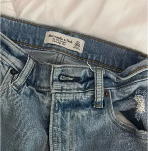 Abercrombie 90s High-Rise Jeans thumbnail 3