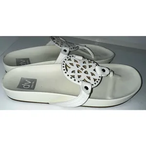 DV by Dolce Vita‎ Pilar Medallion Sandals size 8M thumbnail 2